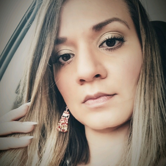 Meet your Posher, Christine - Picture 1 of 1